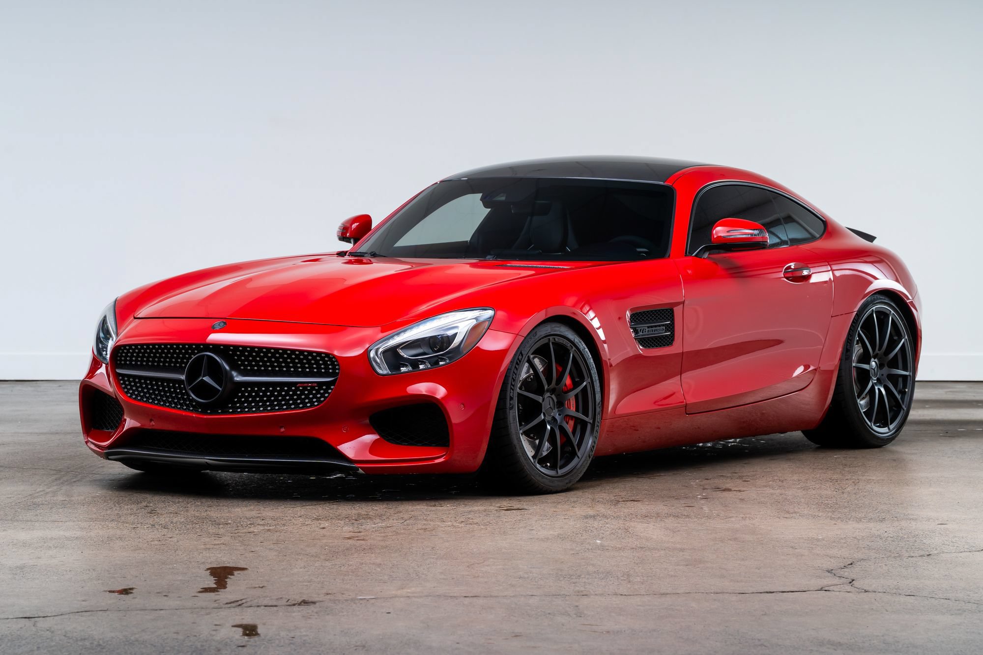 Used 2017 Mercedes-Benz AMG GT S w/ Exclusive Interior Package image 4