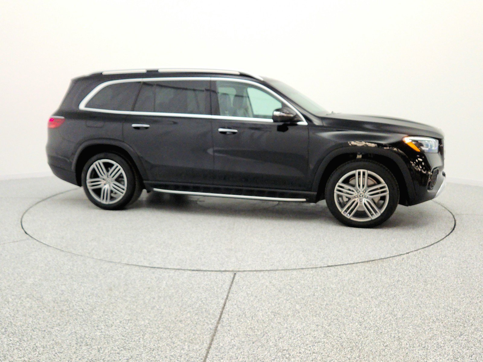 Certified 2026 Mercedes-Benz GLS 450 4MATIC image 4