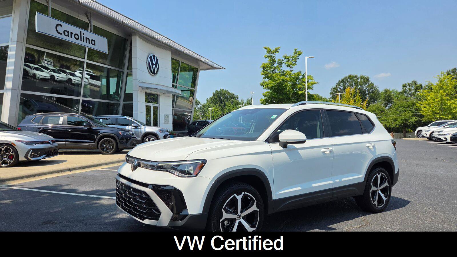 Used 2025 Volkswagen Taos SEL AWD/4WD image 1