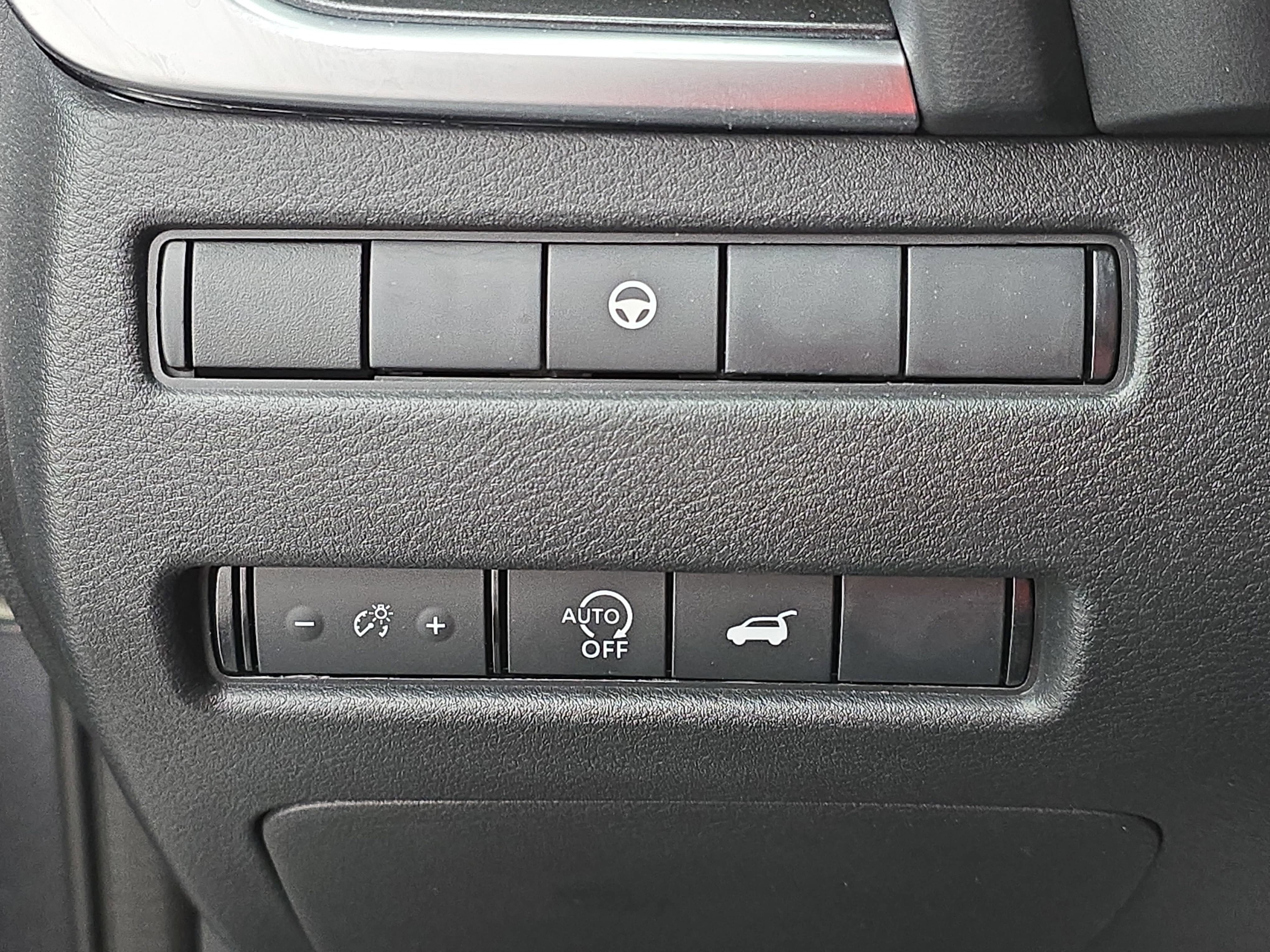 Certified 2025 Nissan Rogue SV FWD image 25
