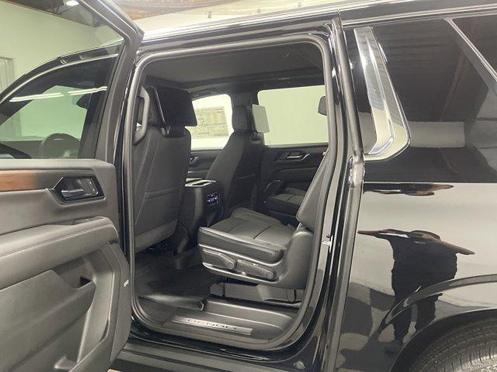New 2026 GMC Yukon XL Denali w/ Denali Reserve Package AWD/4WD image 10
