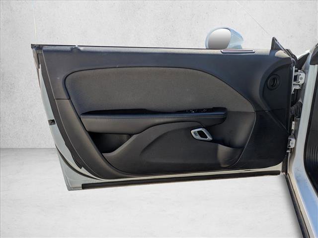 Used 2015 Dodge Challenger SXT image 14