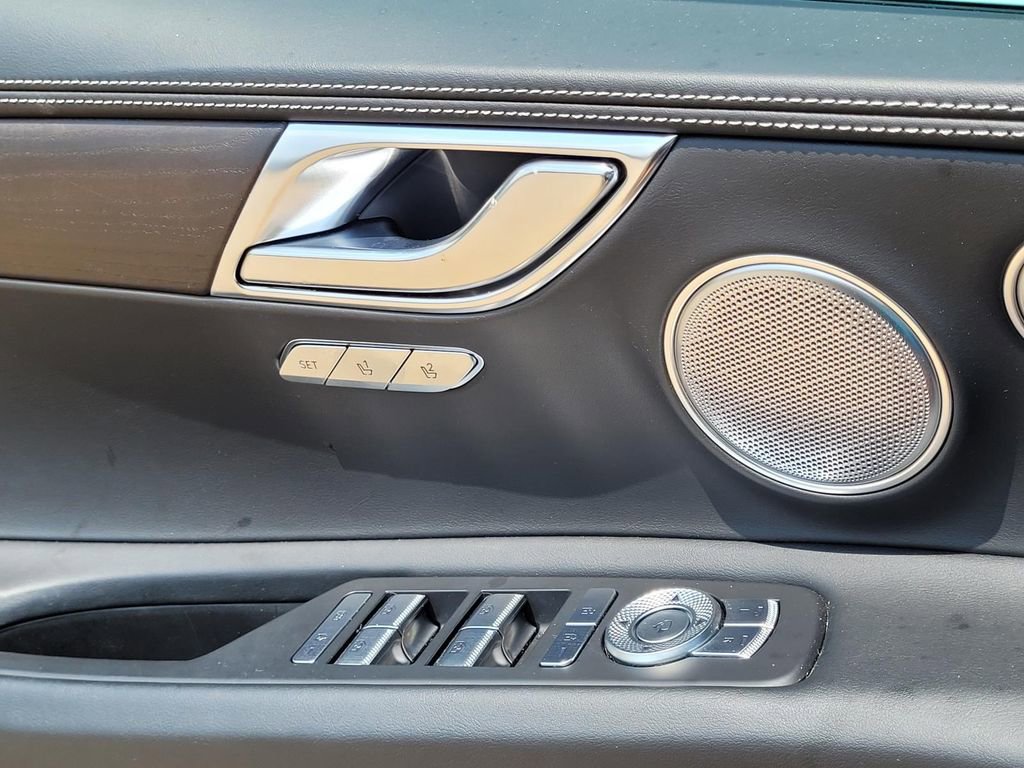 Used 2023 Genesis GV80 2.5T w/ Prestige 20" Package image 11