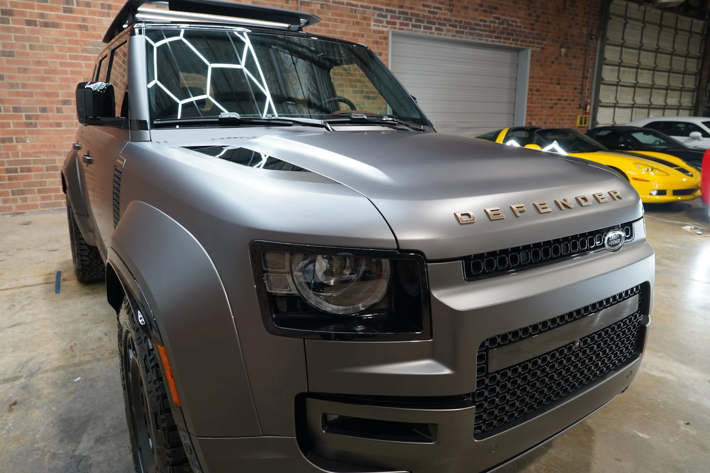 Used 2025 Land Rover Defender 110 image 31