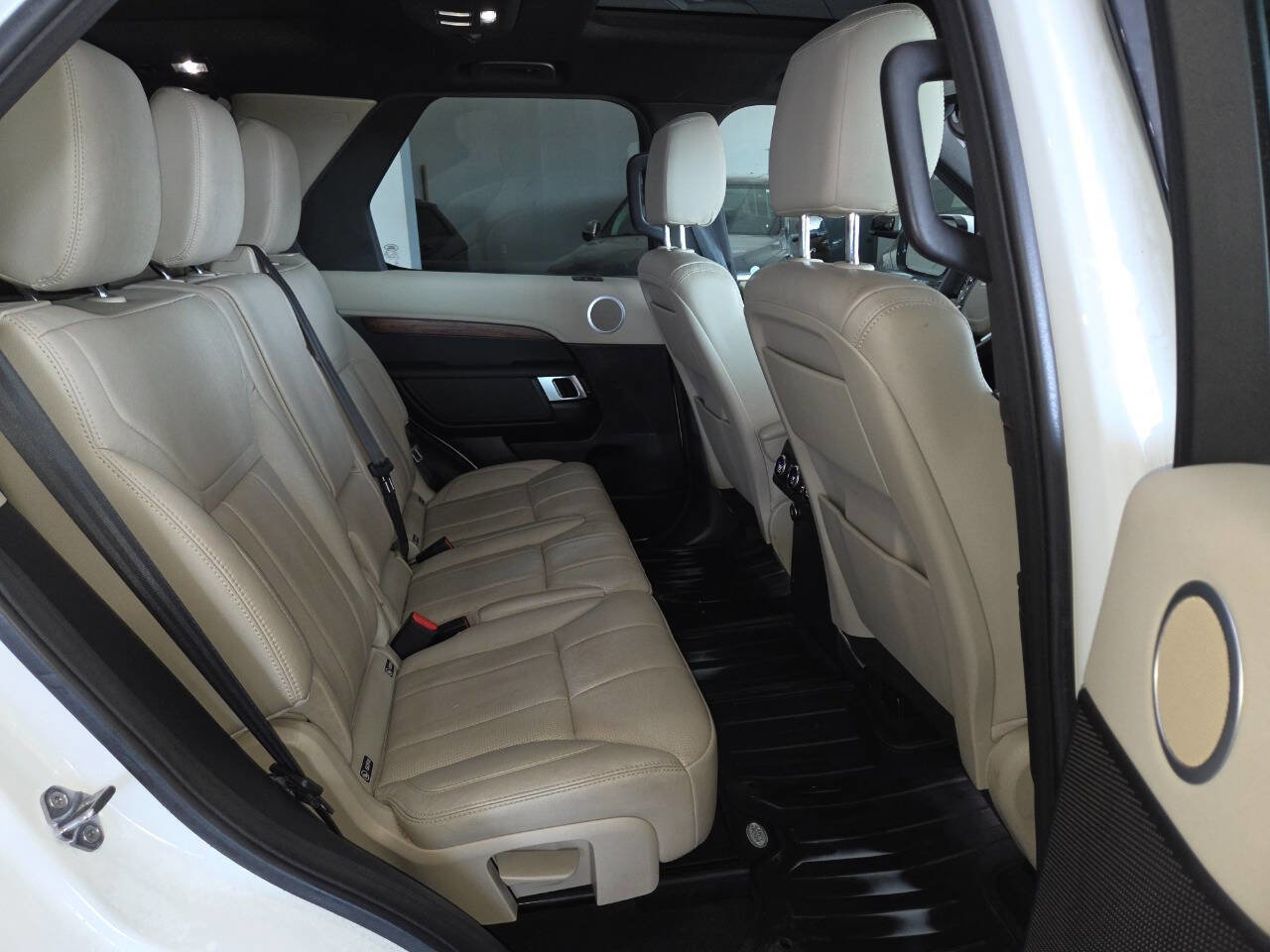 Used 2019 Land Rover Discovery HSE AWD/4WD image 25