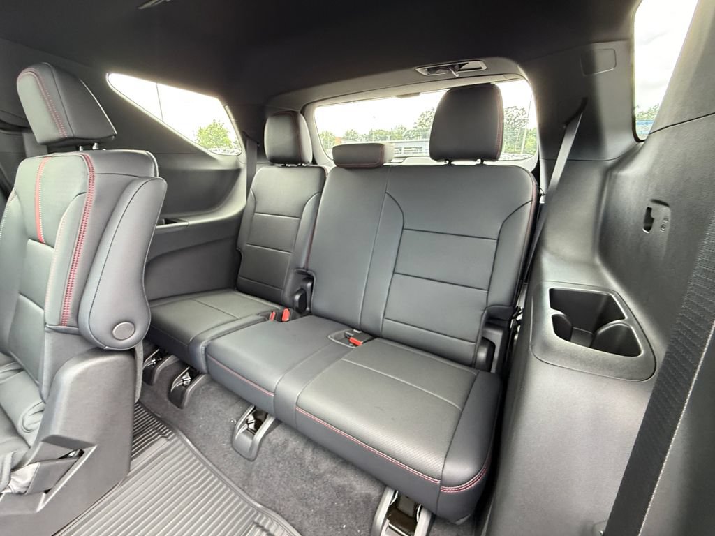 New 2026 Chevrolet Traverse RS w/ LPO, Floor Liner Package AWD/4WD image 26