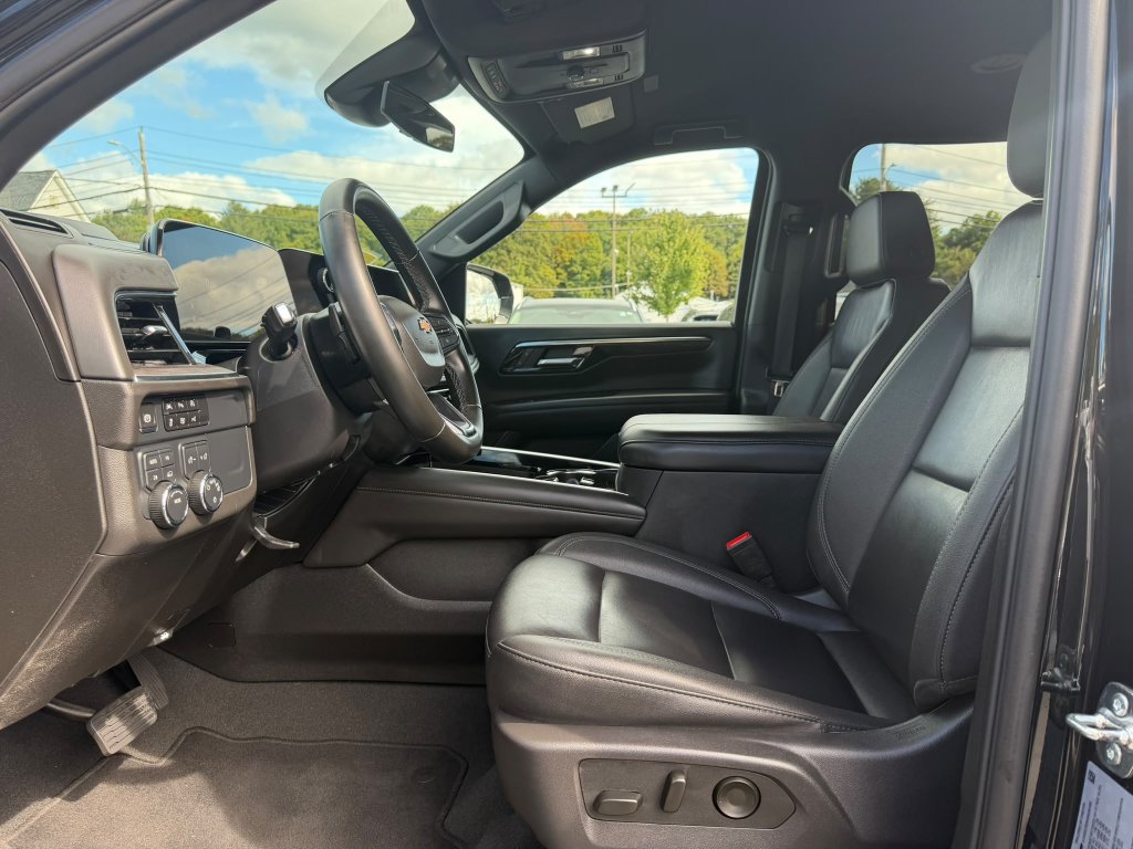 Used 2025 Chevrolet Suburban LT AWD/4WD image 9