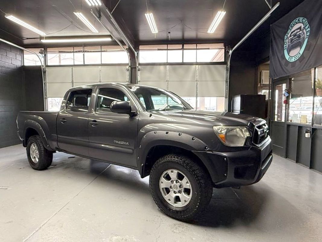 Used 2015 Toyota Tacoma SR5 V6 image 1