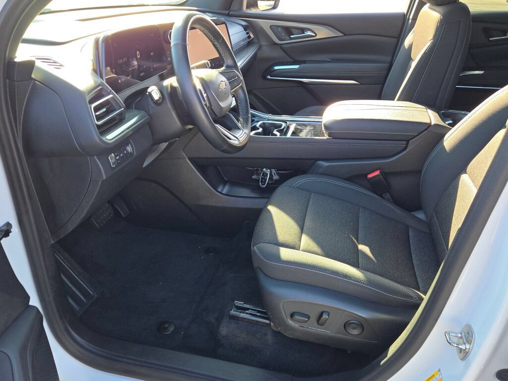 Used 2024 Chevrolet Traverse LT AWD/4WD image 25