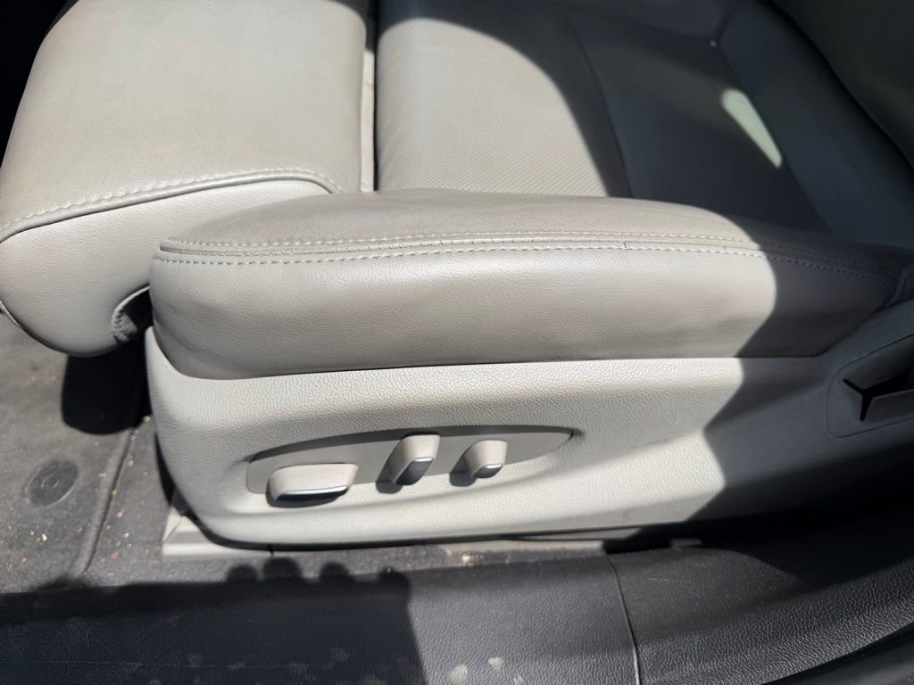Used 2013 Cadillac XTS Premium FWD image 11