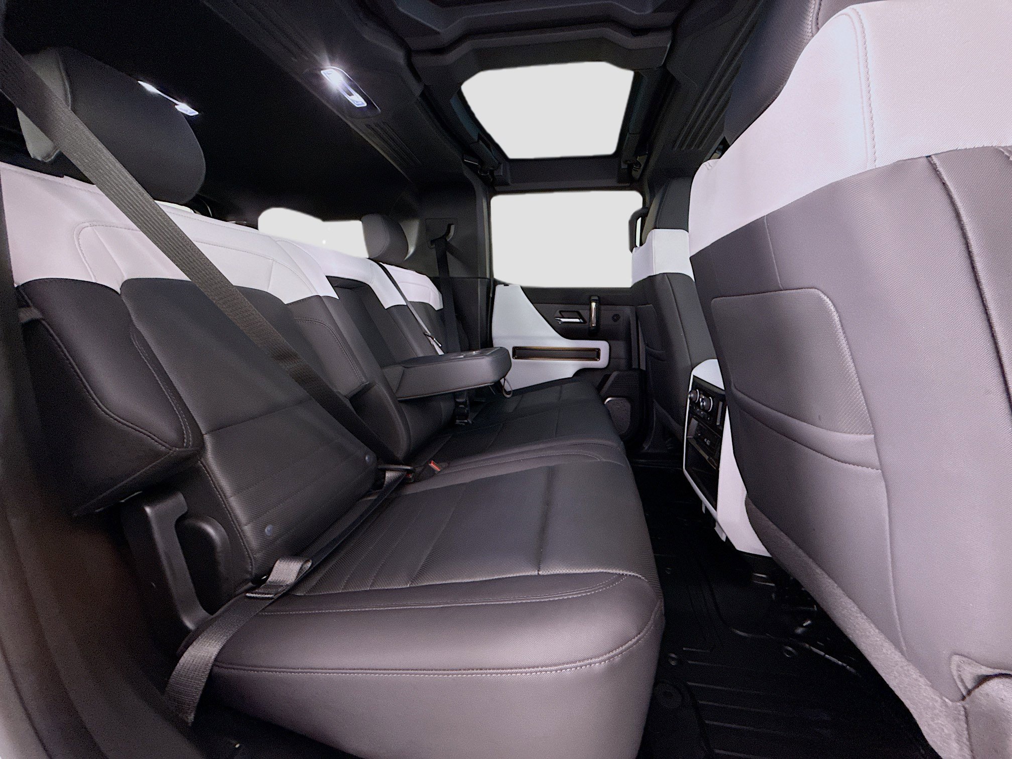 Used 2024 GMC Hummer EV 2X w/ LPO, Illumination Package image 29