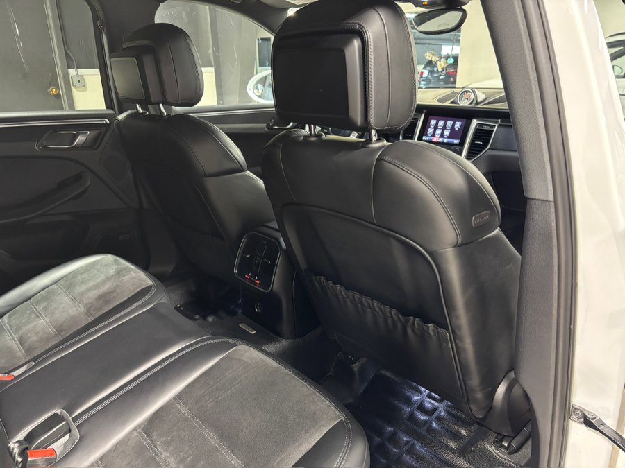 Used 2018 Porsche Macan GTS w/ Premium Package Plus image 23