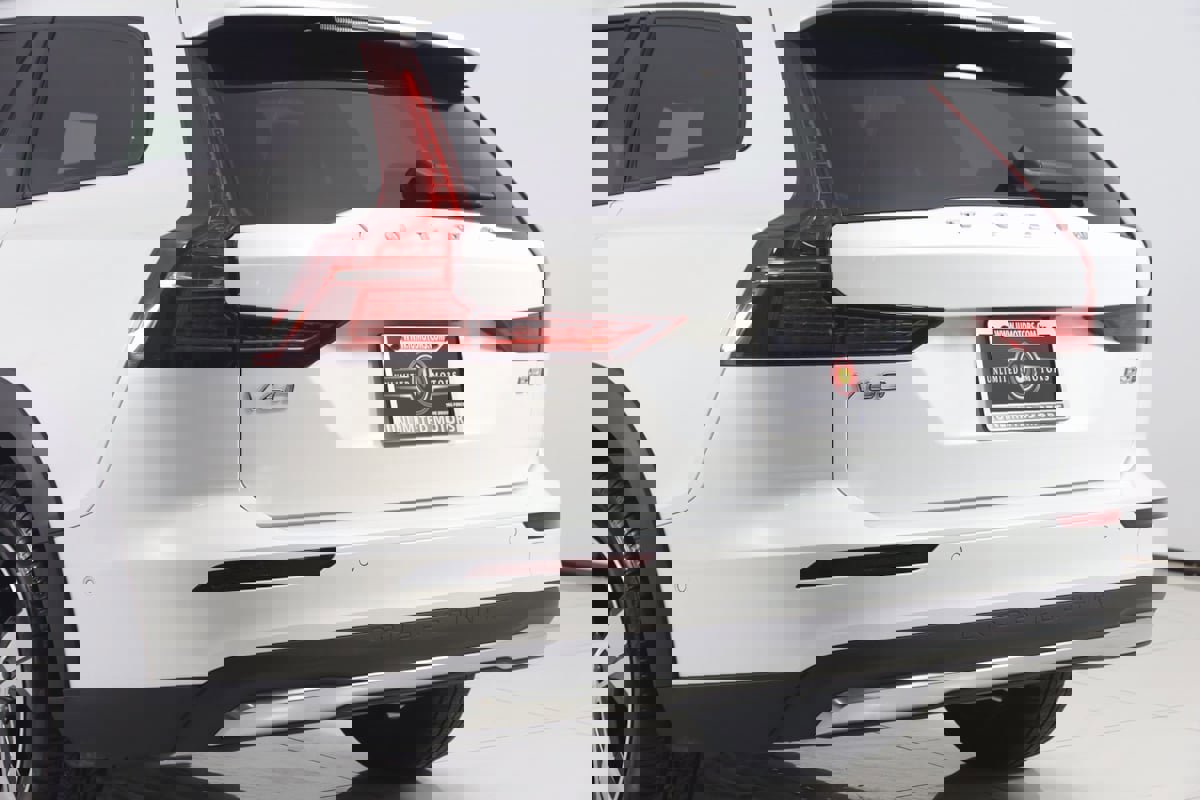 Used 2024 Volvo V60 B5 Cross Country Plus image 24