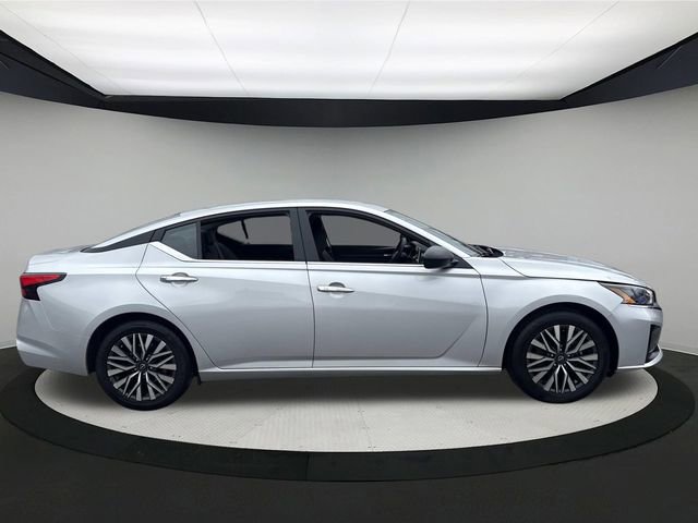 Used 2024 Nissan Altima 2.5 SV image 5