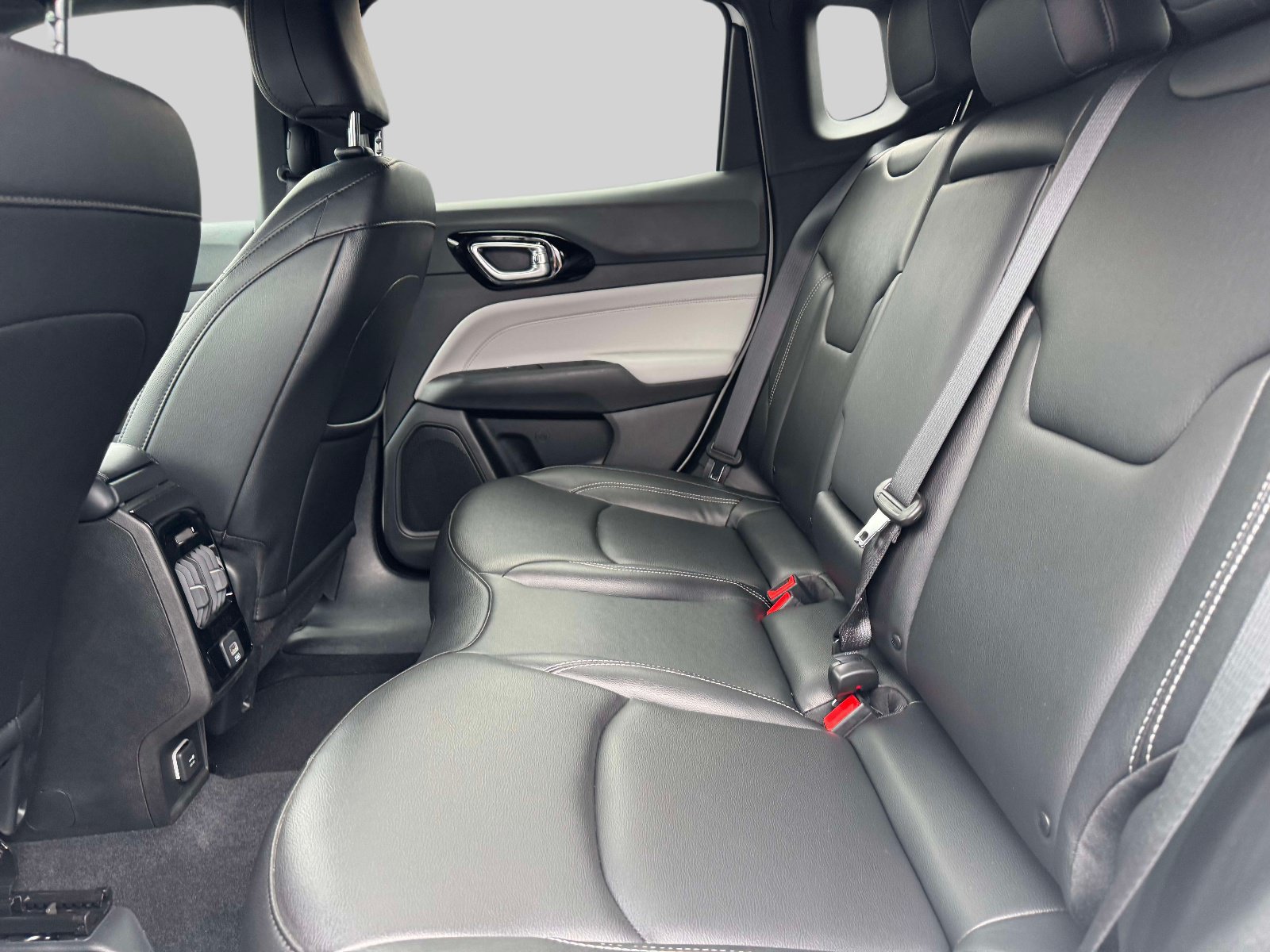 Used 2026 Jeep Compass Limited AWD/4WD image 14