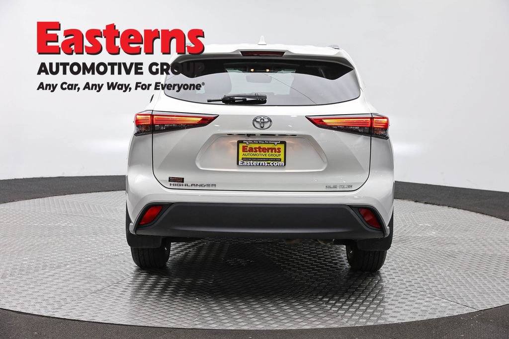 Used 2021 Toyota Highlander XLE AWD/4WD image 5