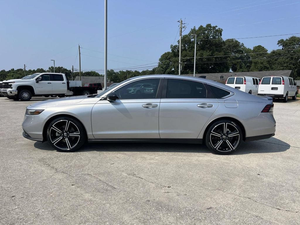 Used 2025 Honda Accord Sport image 2