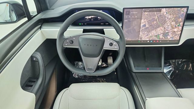 Used 2024 Tesla Model X Plaid image 40