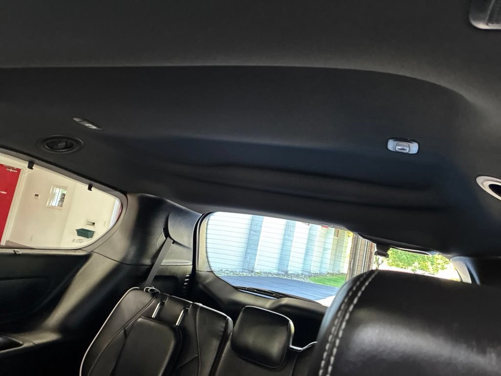 Certified 2025 Chrysler Pacifica Limited FWD image 23