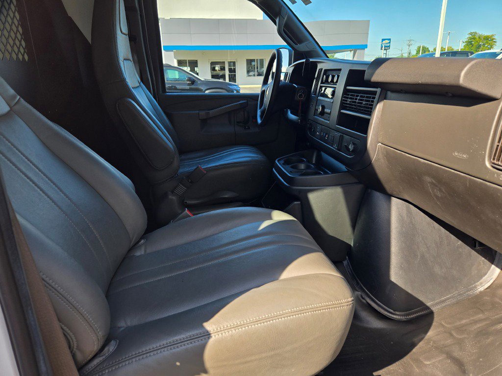 Used 2021 Chevrolet Express 2500 w/ Driver Convenience Package image 5