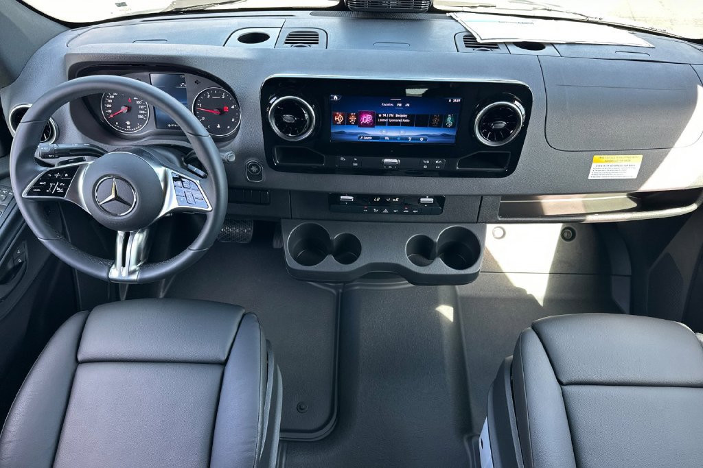 Used 2025 Mercedes-Benz Sprinter 2500 image 14