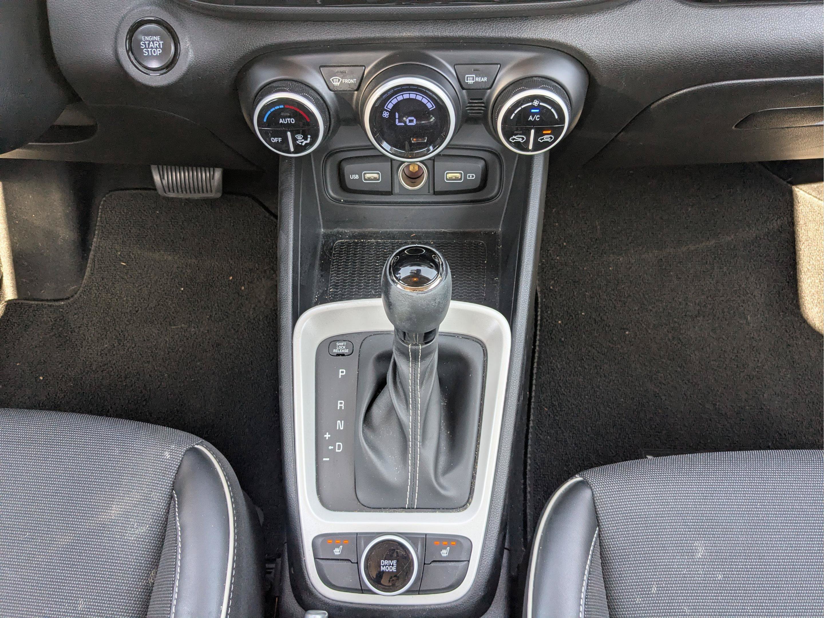 Certified 2022 Hyundai Venue Limited FWD image 16