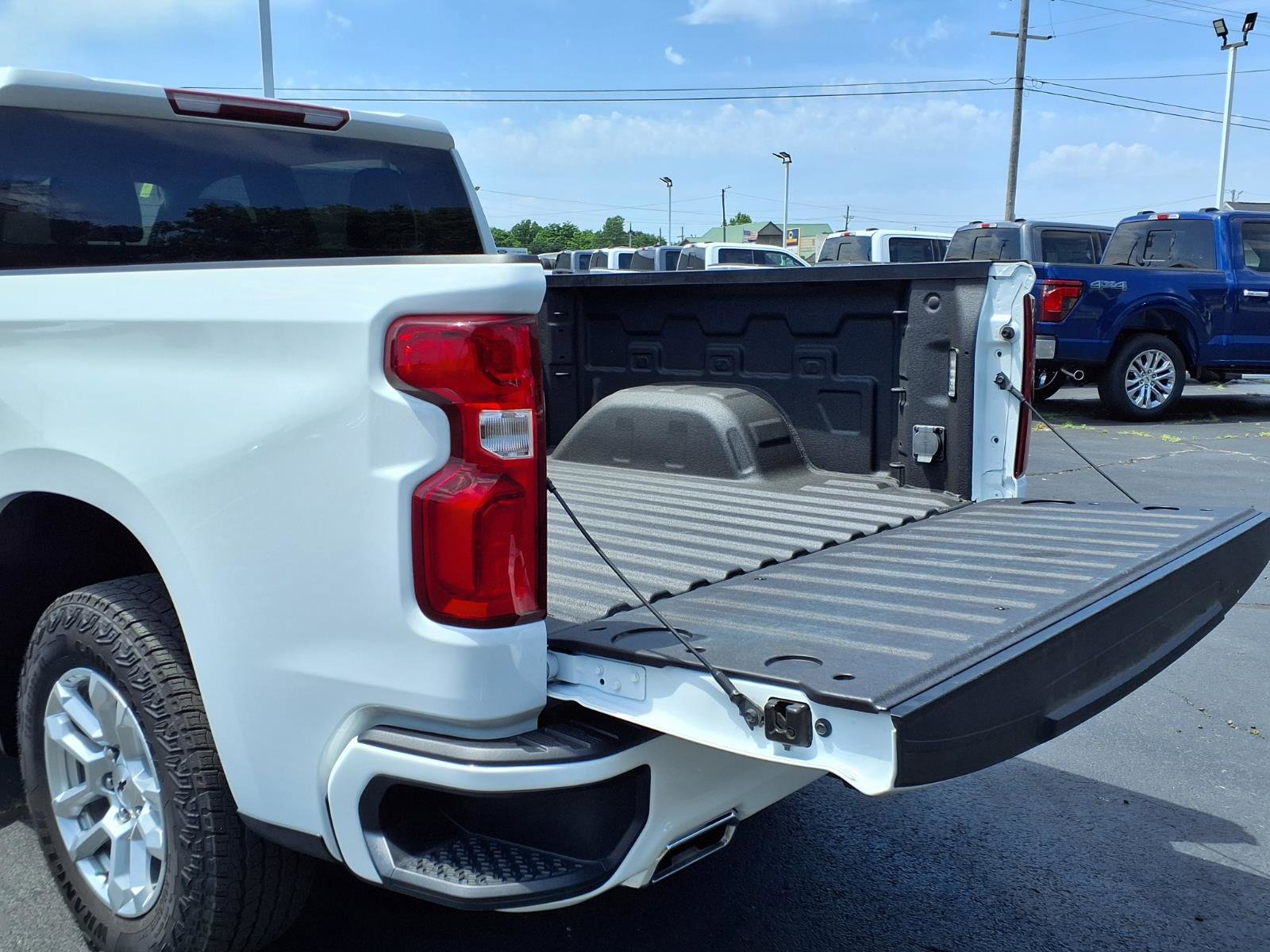 Used 2023 Chevrolet Silverado 1500 RST AWD/4WD image 18