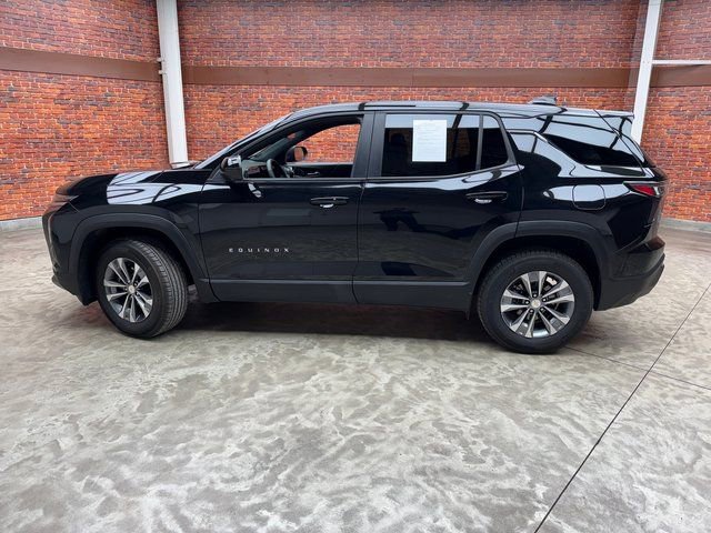 Used 2025 Chevrolet Equinox LT w/ Safety and Technology Package image 2