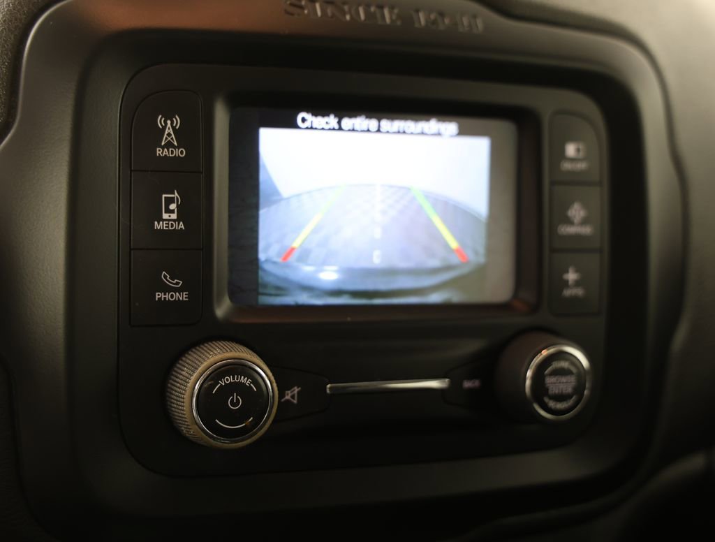 Used 2017 Jeep Renegade Latitude image 2