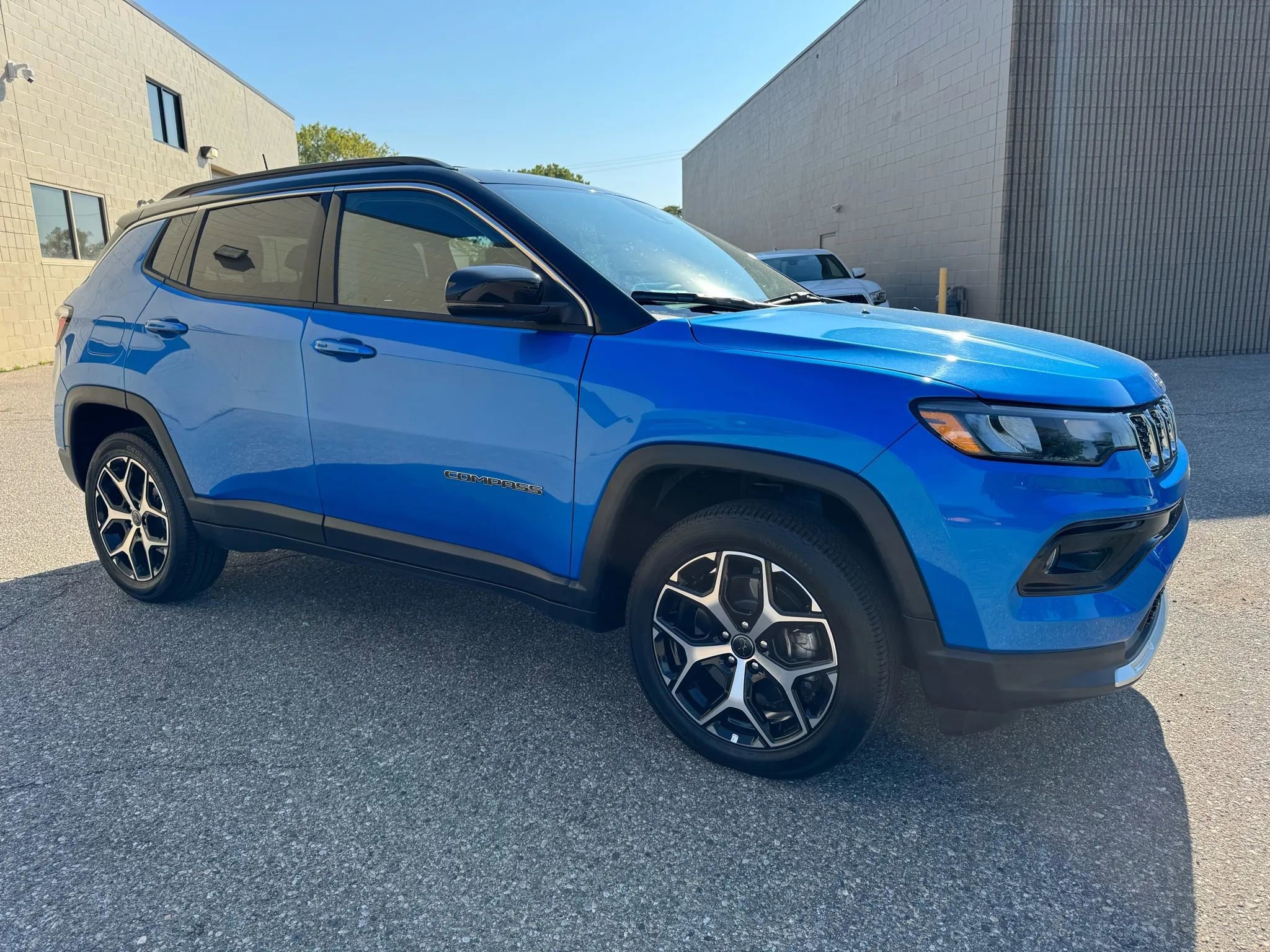 Used 2025 Jeep Compass Limited image 12