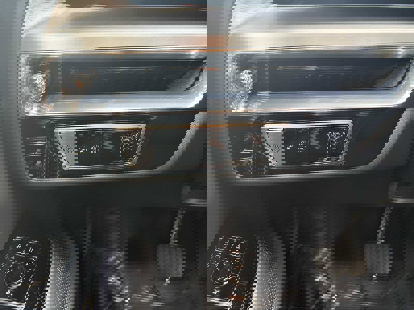 Used 2024 Cadillac Lyriq Luxury w/ LPO, Floor Liner Package AWD/4WD image 15