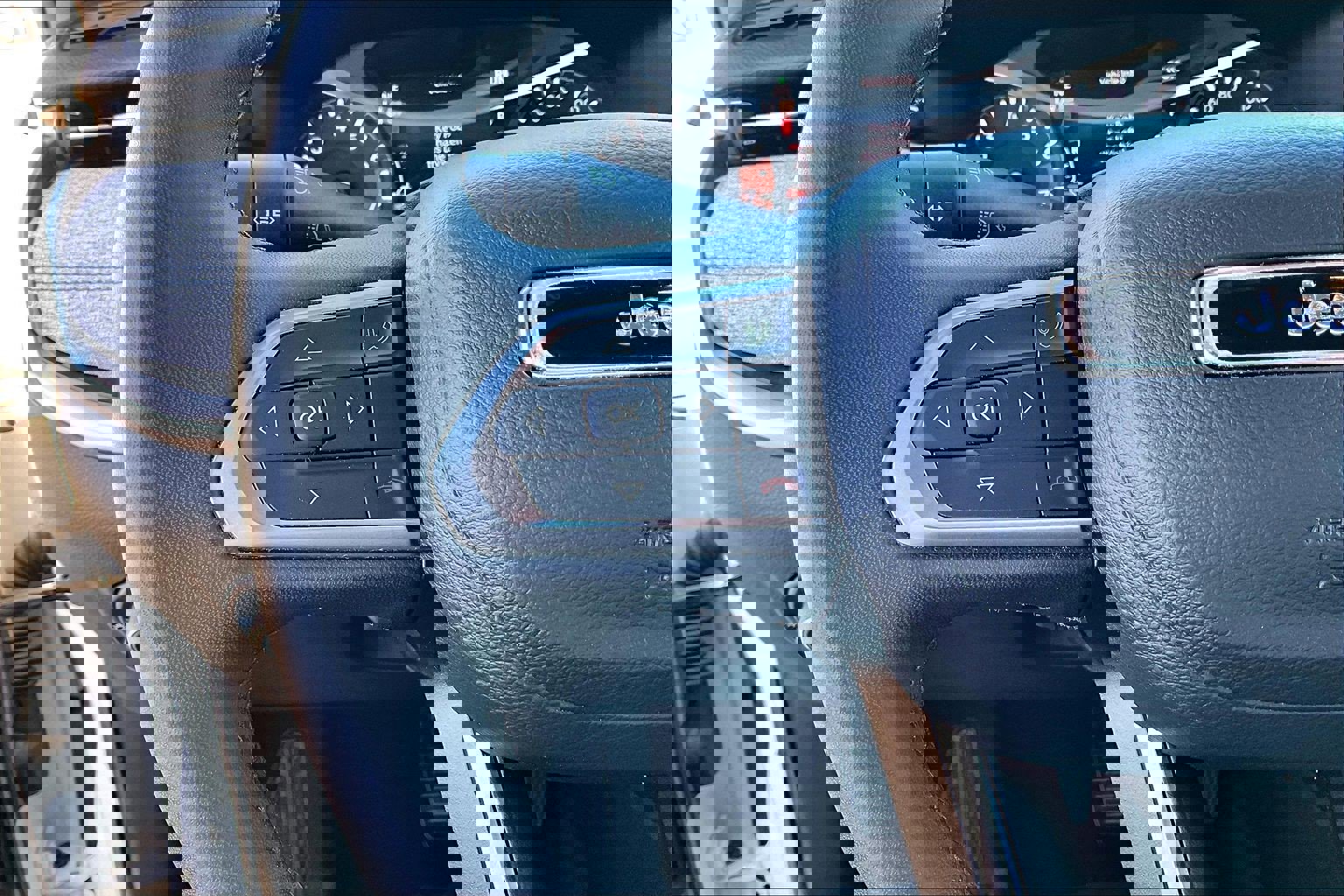 Used 2024 Jeep Compass Latitude image 12