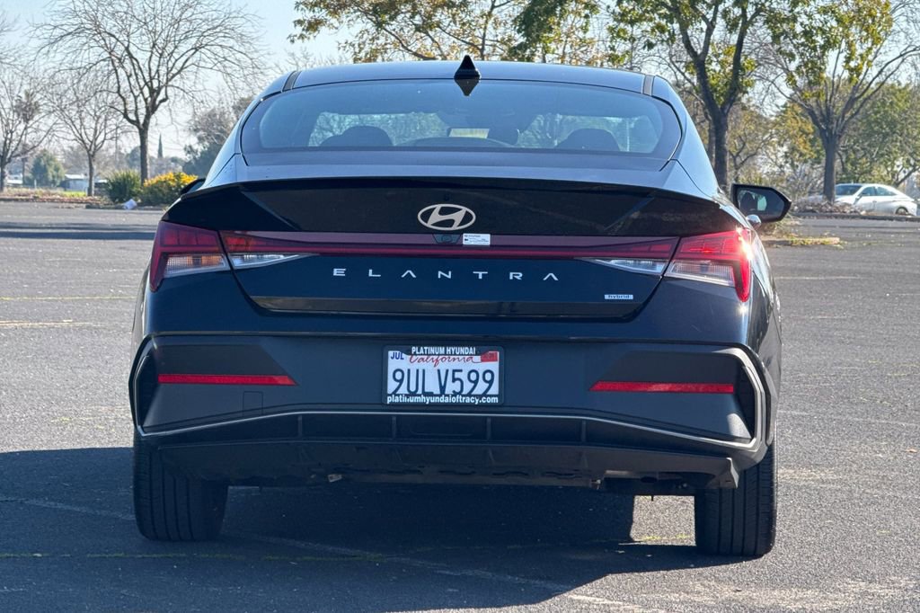 Used 2025 Hyundai Elantra SEL image 5