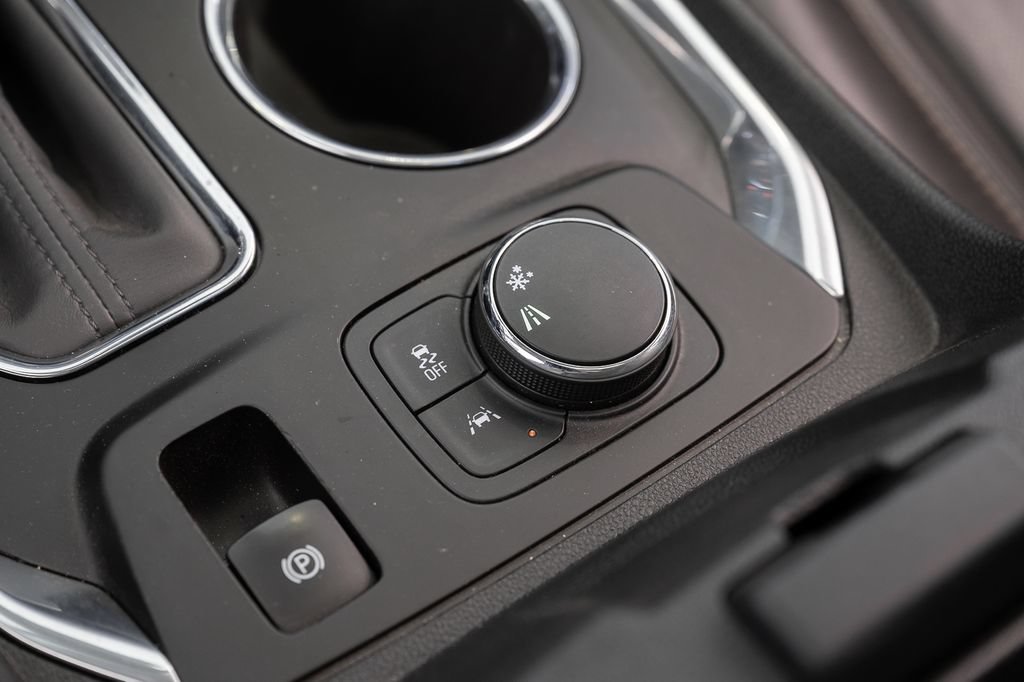 Used 2020 Chevrolet Traverse Premier w/ LPO, Cargo Package FWD image 37