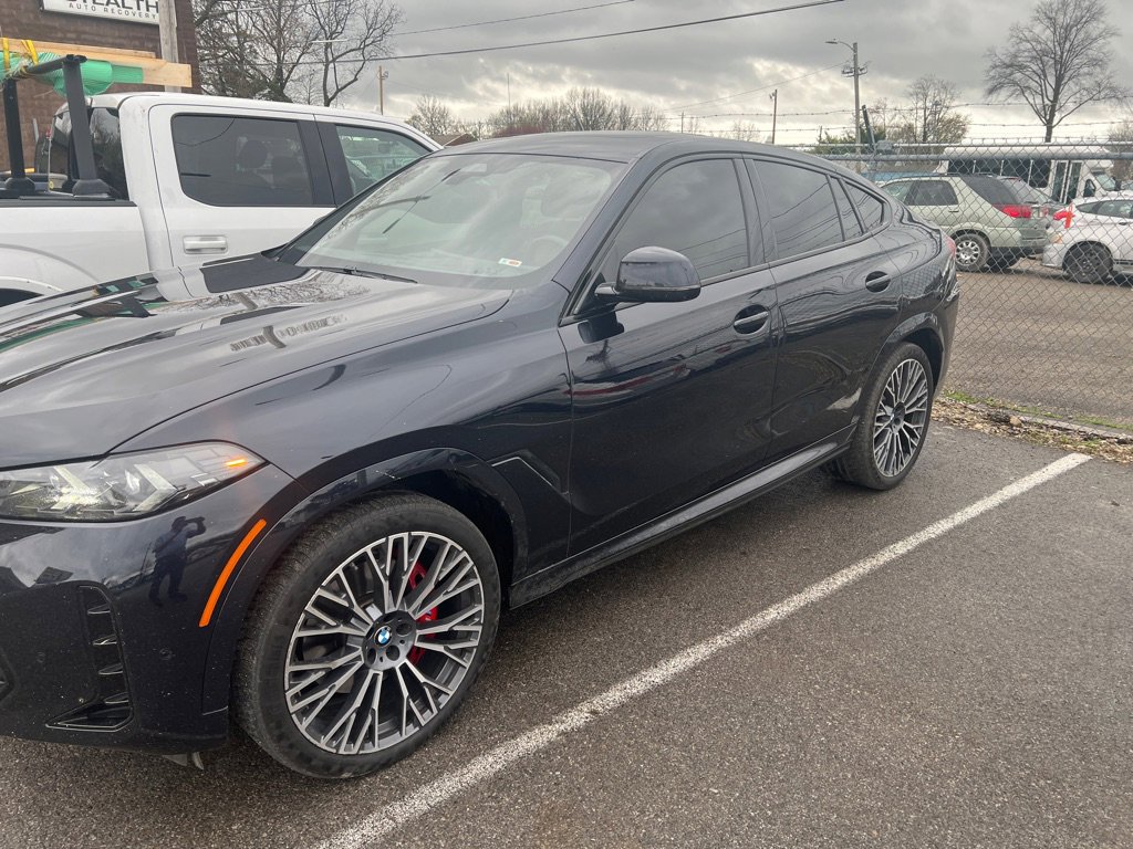 Used 2024 BMW X6 xDrive40i w/ Executive Package image 2