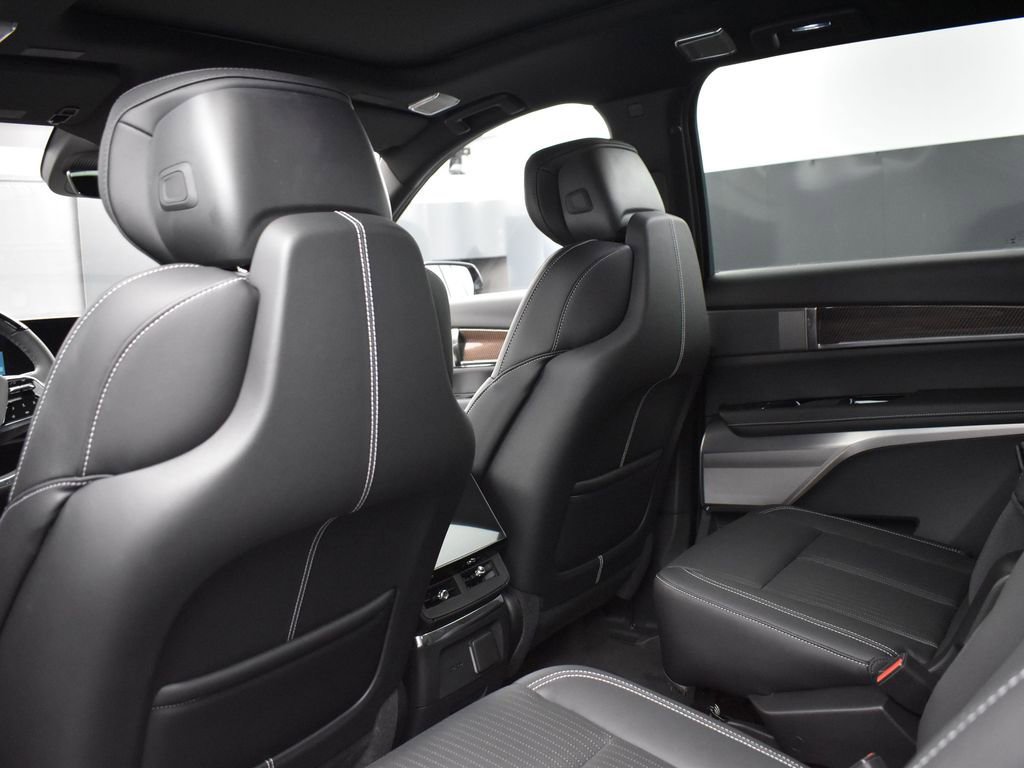 New 2026 Cadillac Vistiq Sport w/ LPO, Floor Liner Package image 31
