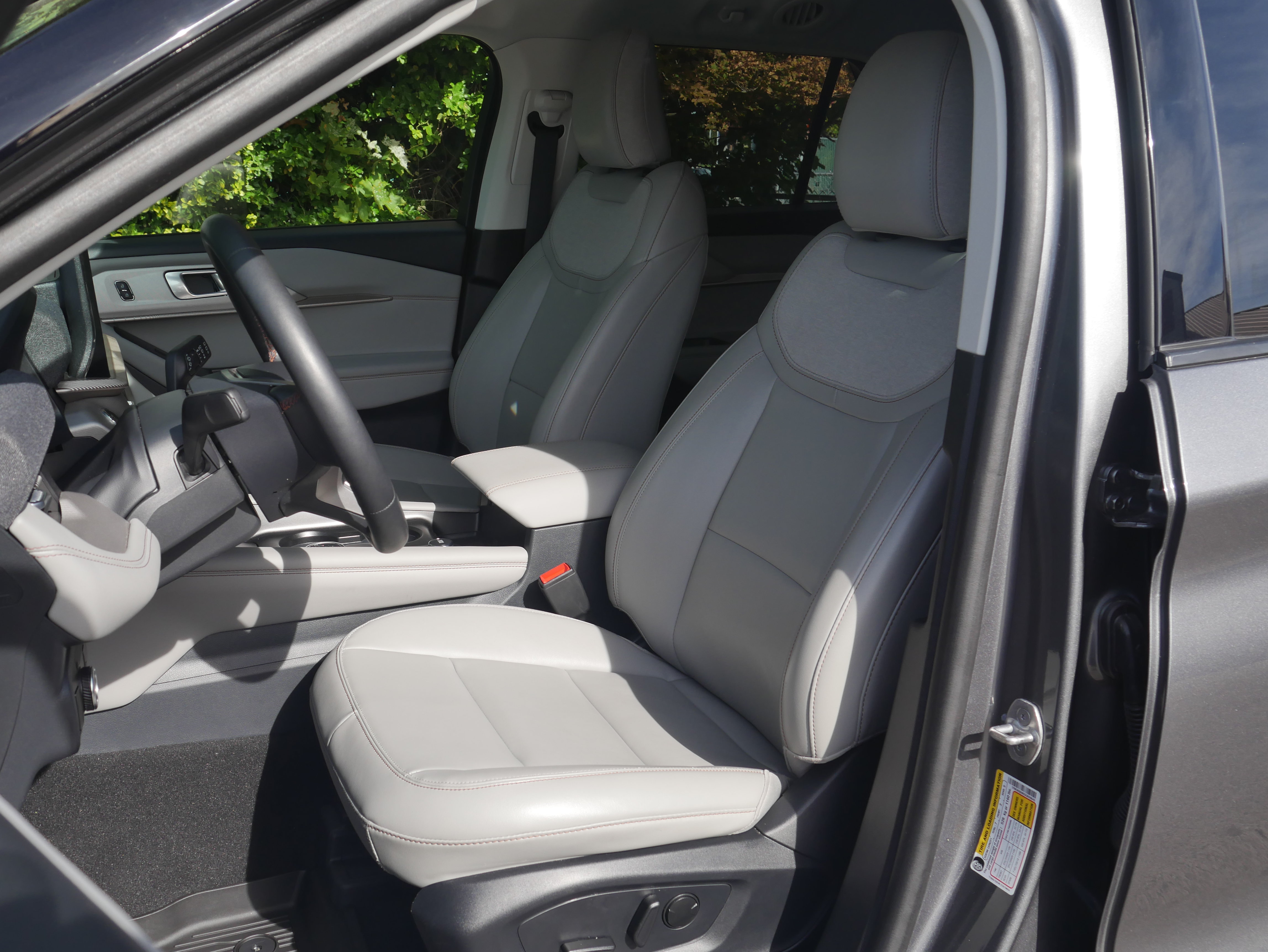 Certified 2025 Ford Explorer Active w/ Active Comfort Package AWD/4WD image 35