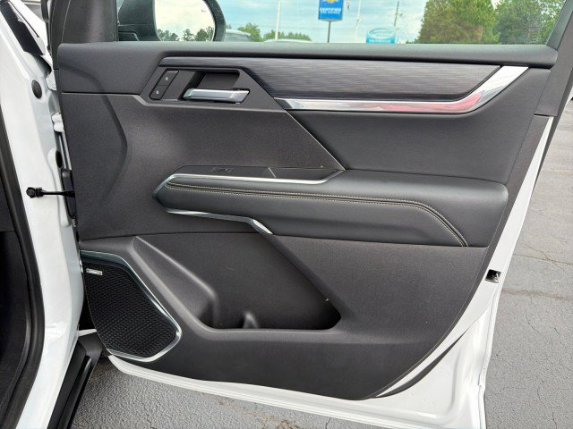 Used 2026 GMC Acadia Elevation w/ Elevation Premium Package FWD image 12