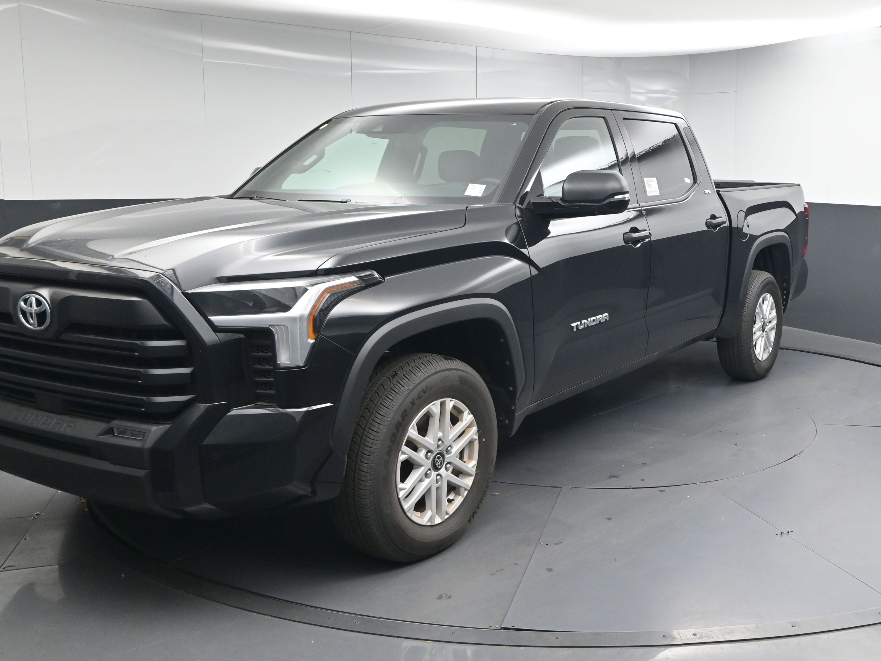 Used 2025 Toyota Tundra SR5 w/ SR5 Convenience Package image 4