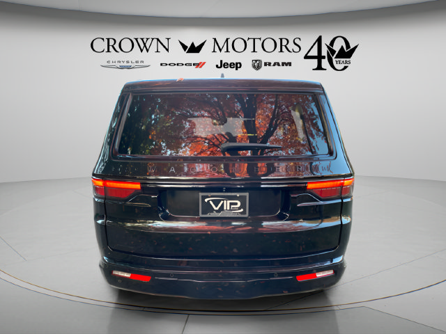 Used 2023 Jeep Wagoneer Series II AWD/4WD image 4