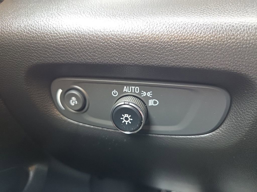 Used 2023 Chevrolet Traverse LT FWD image 39