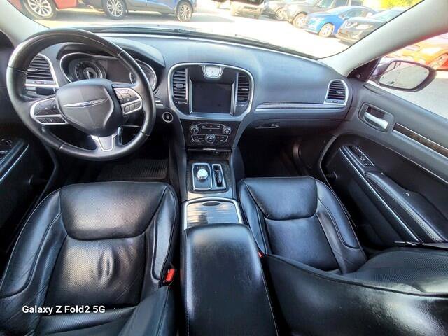 Used 2018 Chrysler 300 Limited image 14