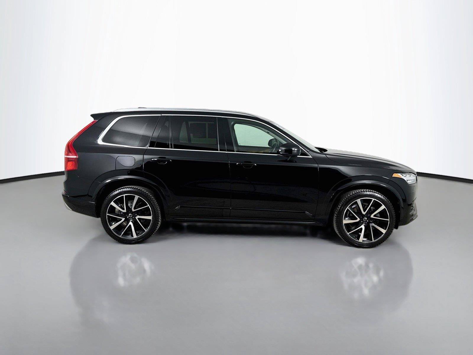 Used 2021 Volvo XC90 T6 Momentum w/ Climate Package AWD/4WD image 14