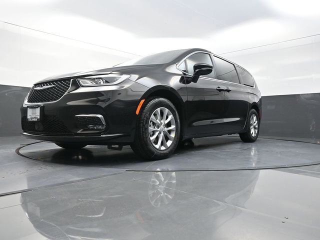 New 2026 Chrysler Pacifica Limited image 21