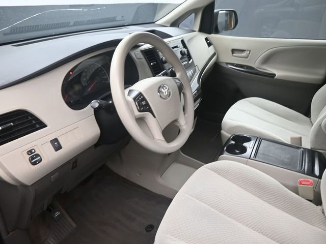Used 2013 Toyota Sienna LE image 18
