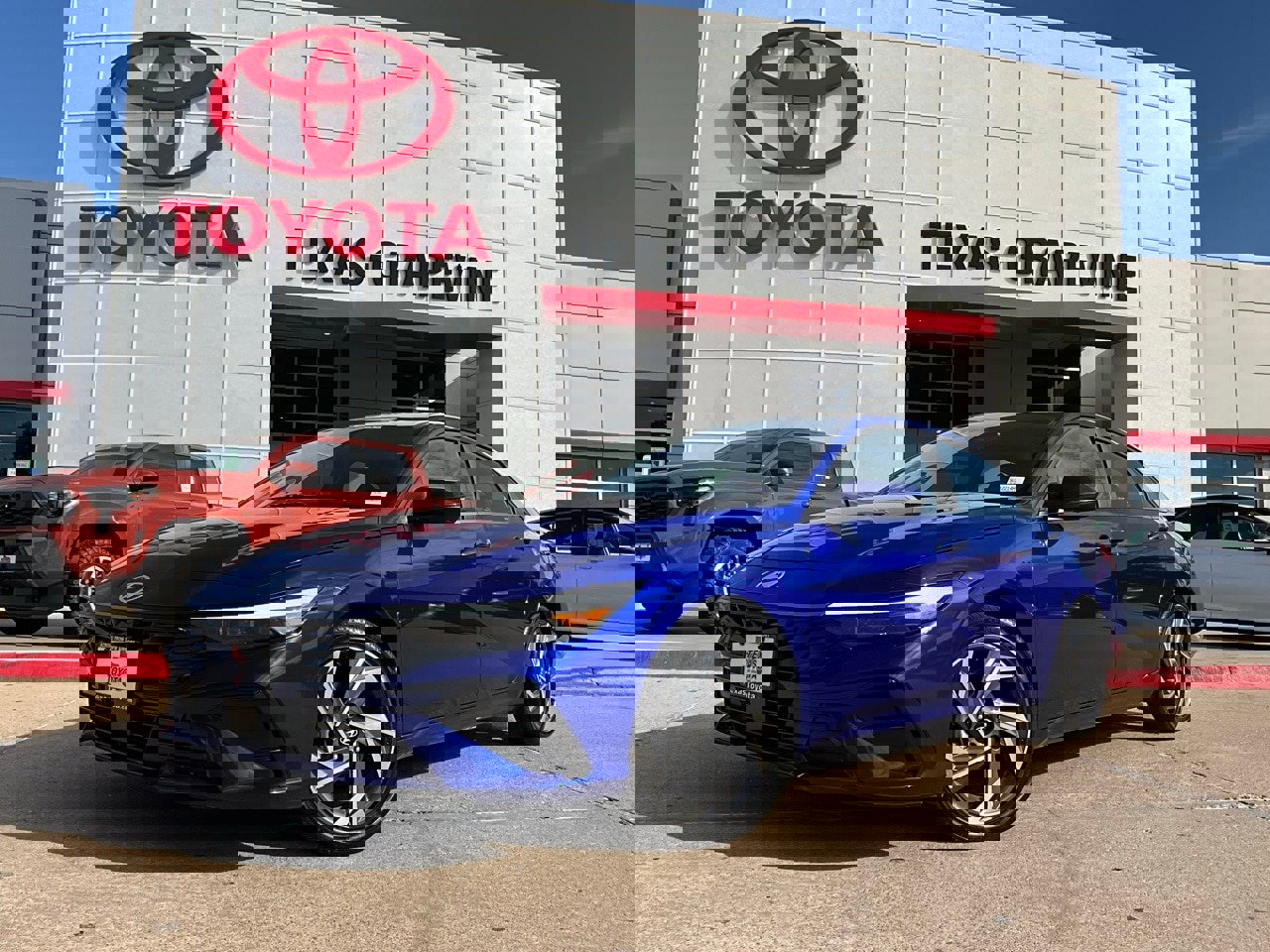 Used 2025 Hyundai Elantra Limited image 2