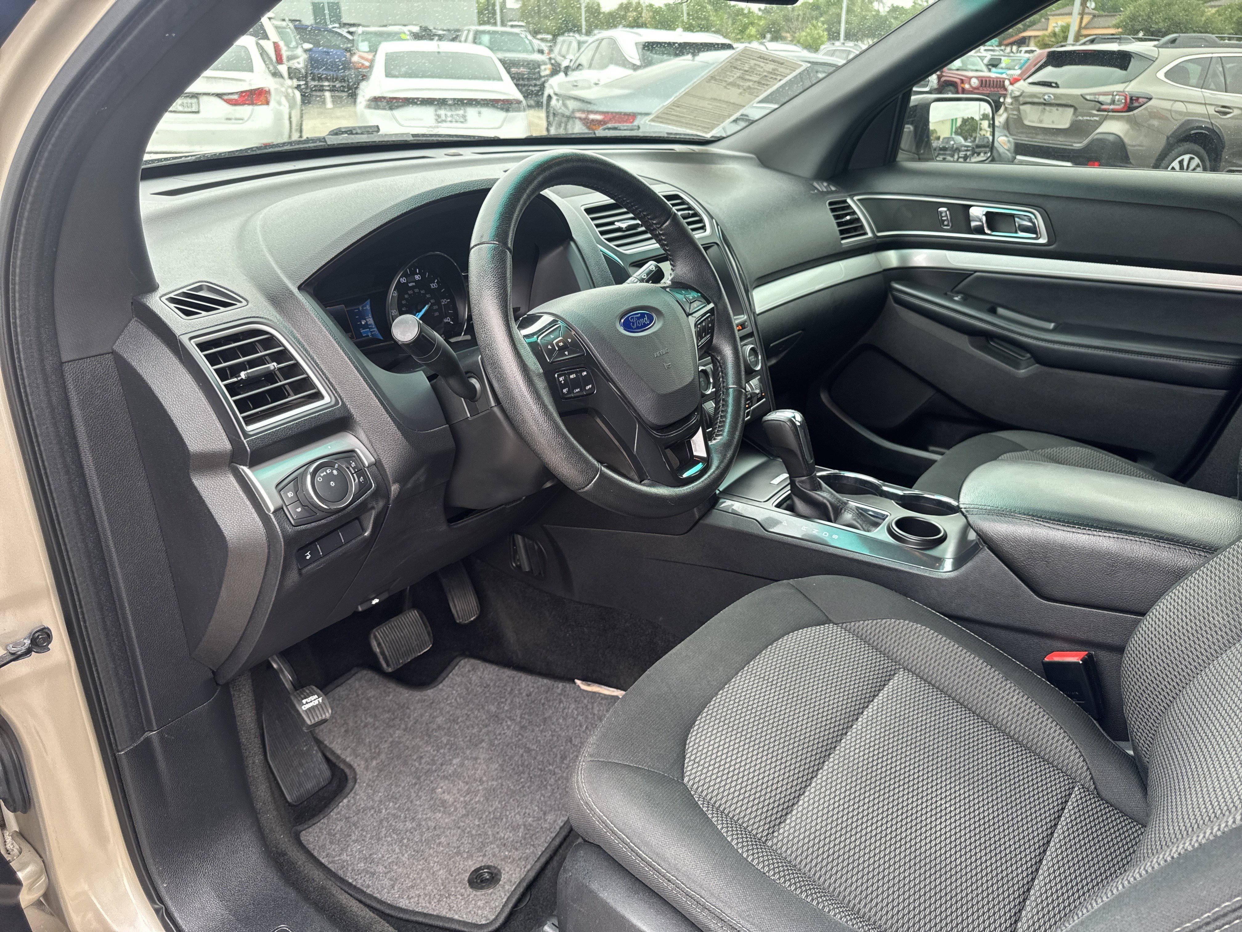 Used 2017 Ford Explorer XLT w/ Equipment Group 201A FWD image 23