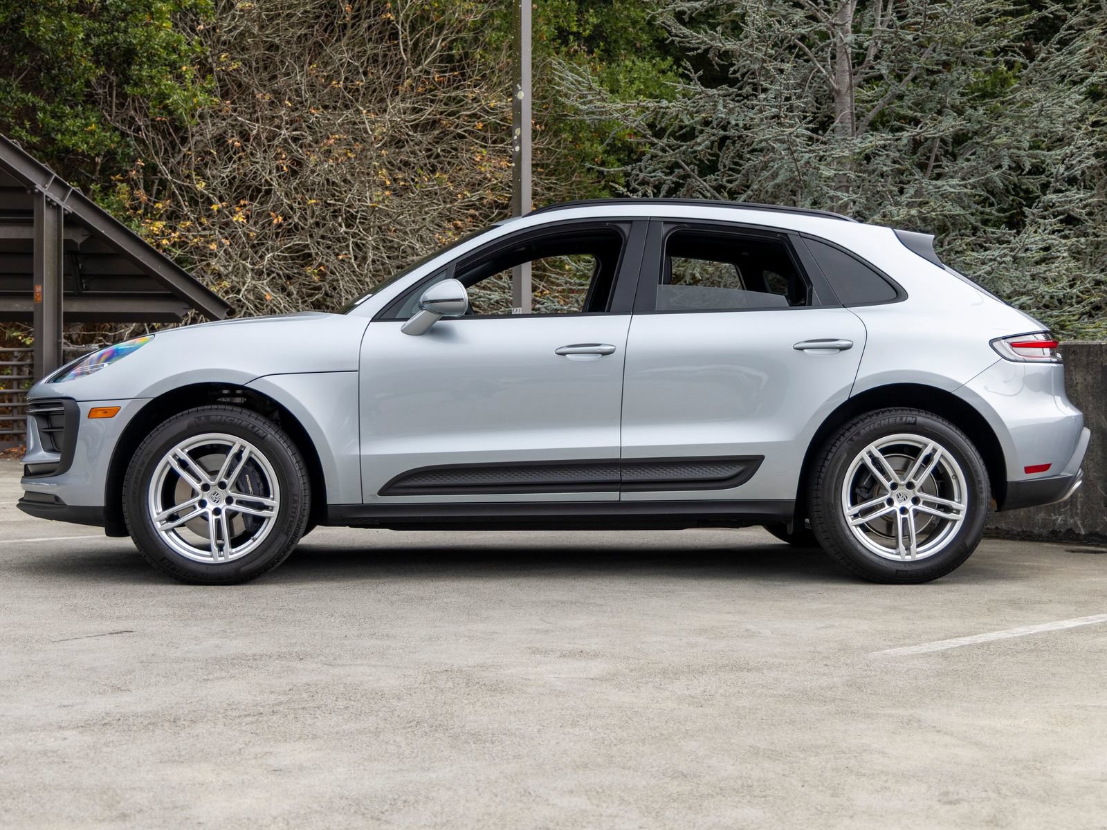 Certified 2026 Porsche Macan AWD/4WD image 2