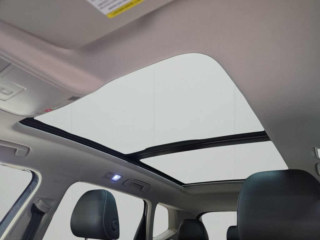 Used 2022 Volkswagen Taos SEL w/ Panoramic Sunroof Package AWD/4WD image 28