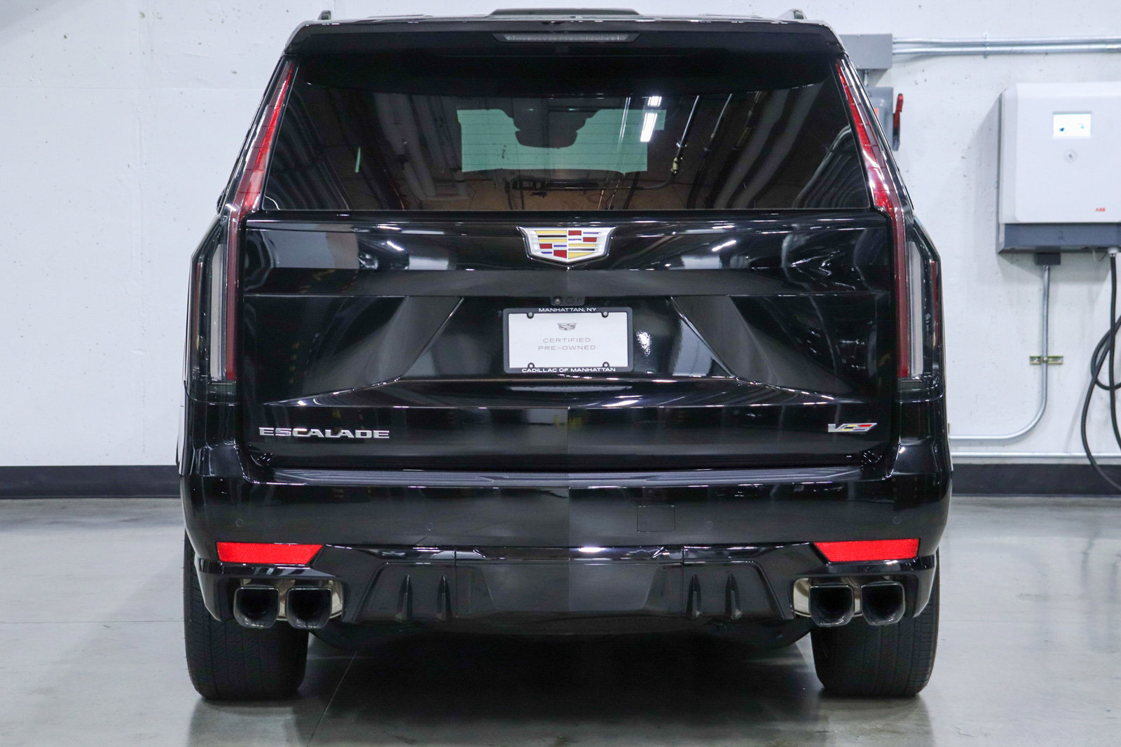 Used 2023 Cadillac Escalade V image 4